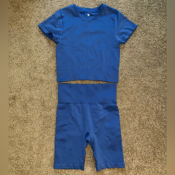 All In Motion Women’s Seamless Crop Top And Bike Shorts 8” - Picture 1 of 5